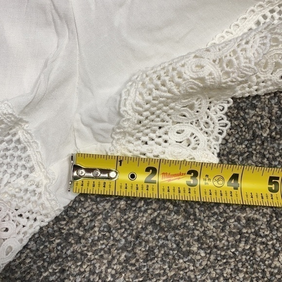 Heart Hips White Lace Hem Woven Shorts NWT - Picture 10 of 11